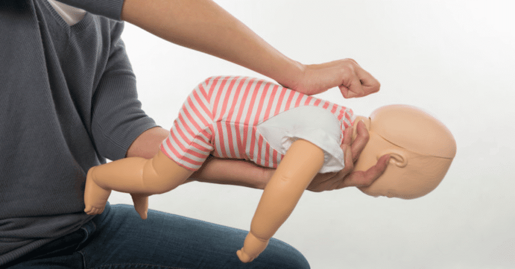 Erste Hilfe bei Baby-Erstickungsanfällen
