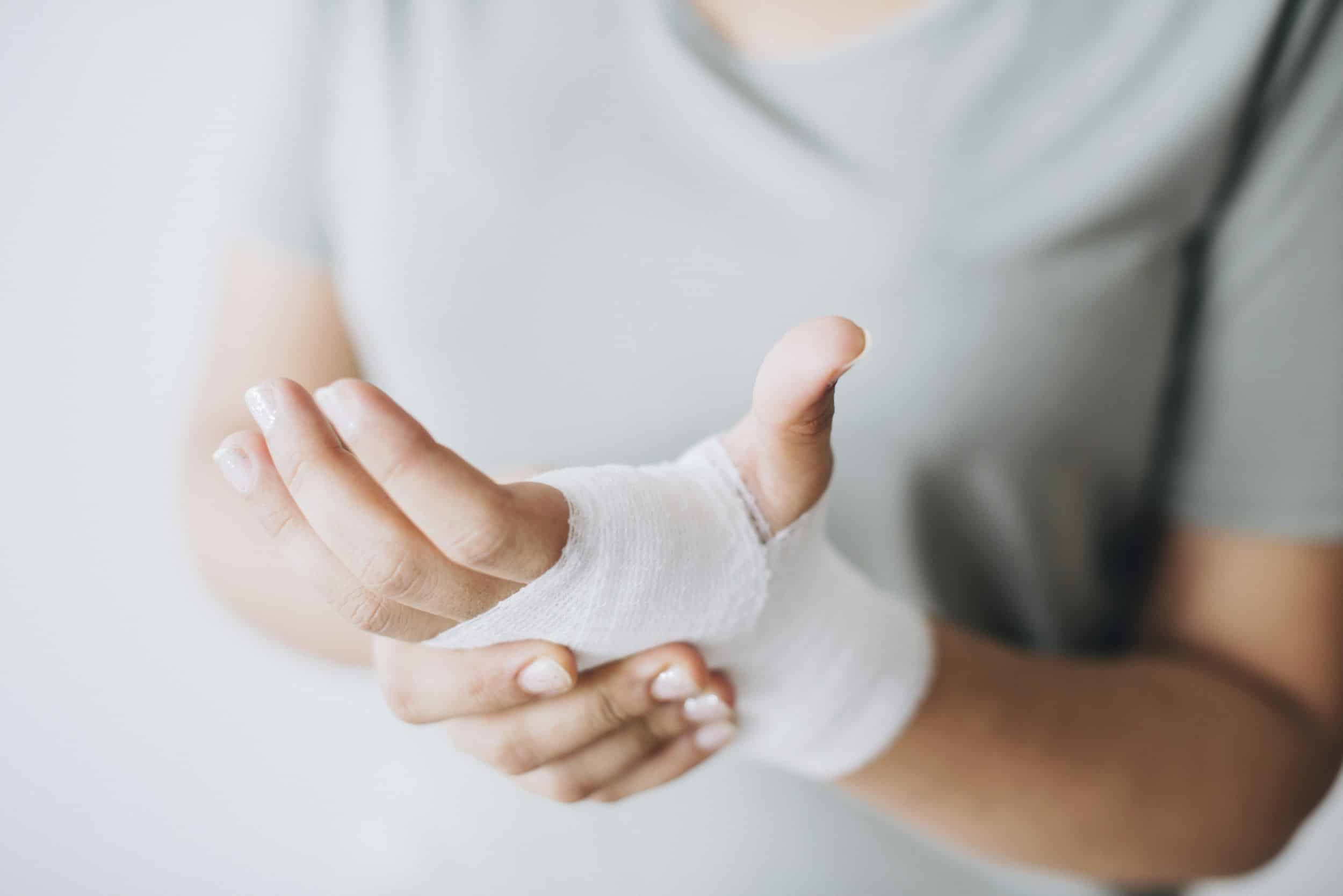 Erste Hilfe Wundversorgung Verband anlegen